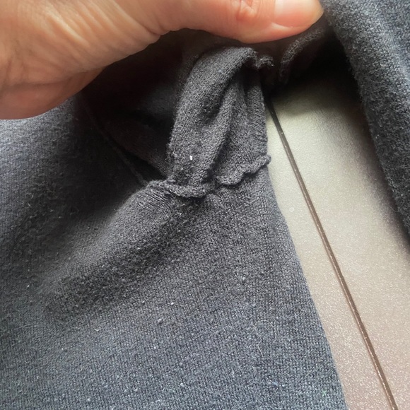 American Eagle women’s red & black scoop neck sweaters 2 pack size Small - Picture 8 of 9